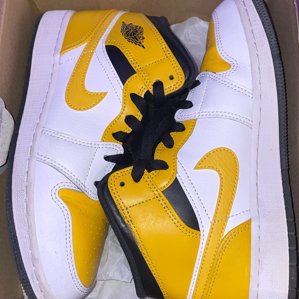 Yellow Jordan 1